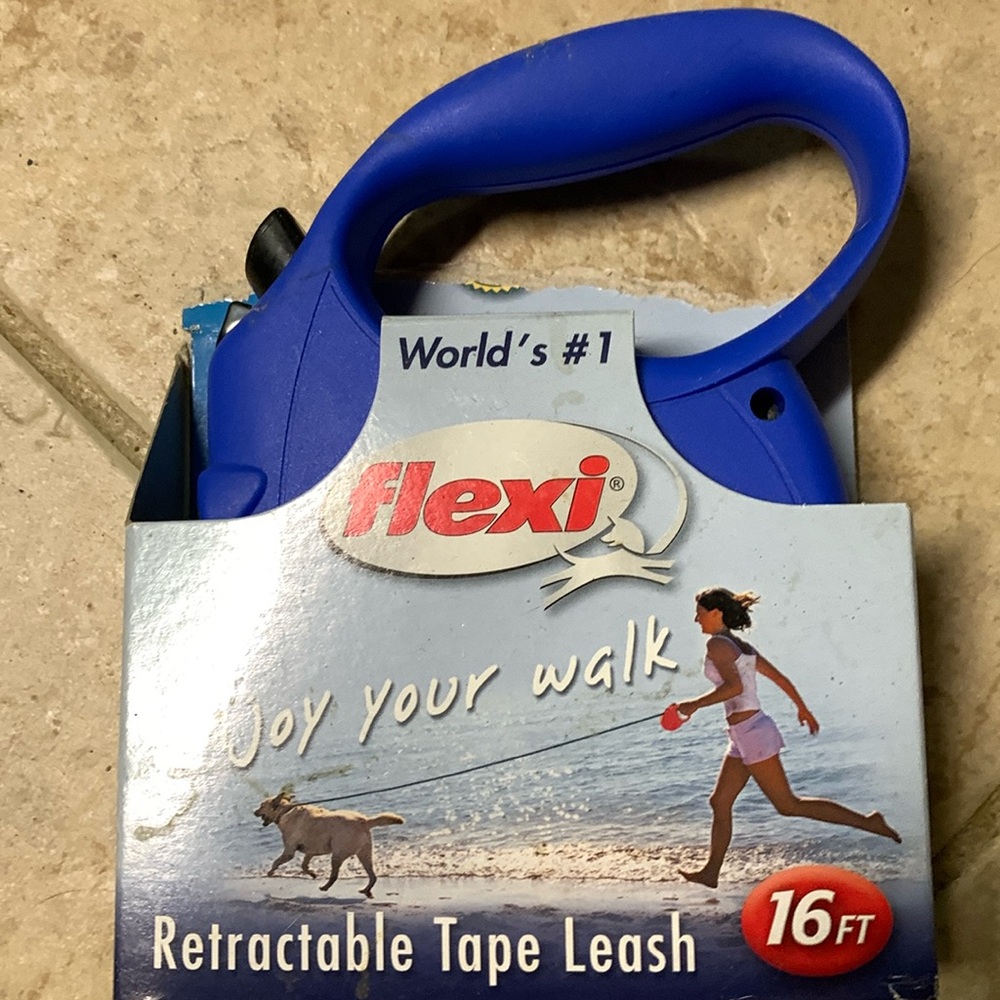 Retractable tape dog leash